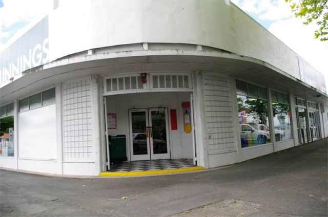 Queen Street, Lake Street corner