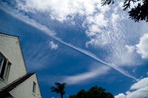 Vapour trails, Tikorangi, Taranaki