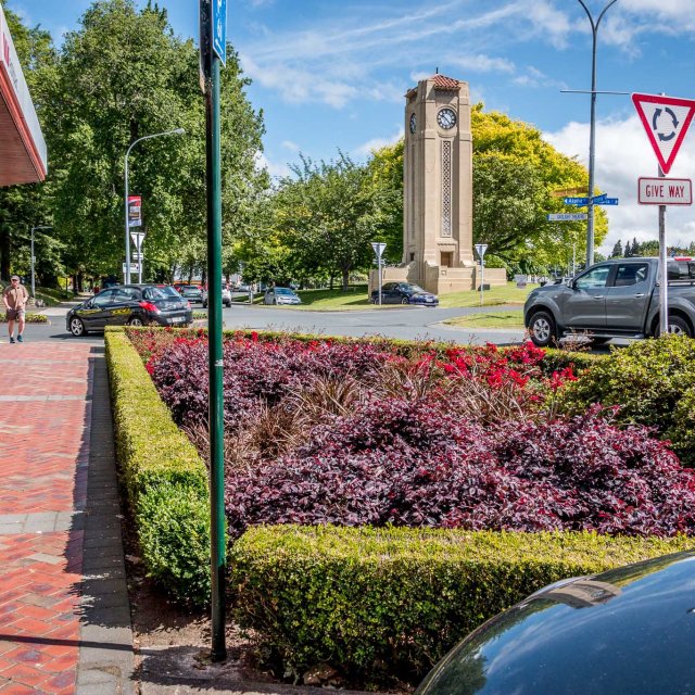 At the little roundabout Alpha, Victoria and Lake Cambridge New Zealand