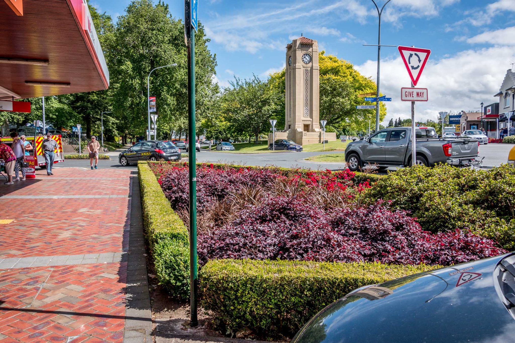 At the little roundabout Alpha, Victoria and Lake Cambridge New Zealand