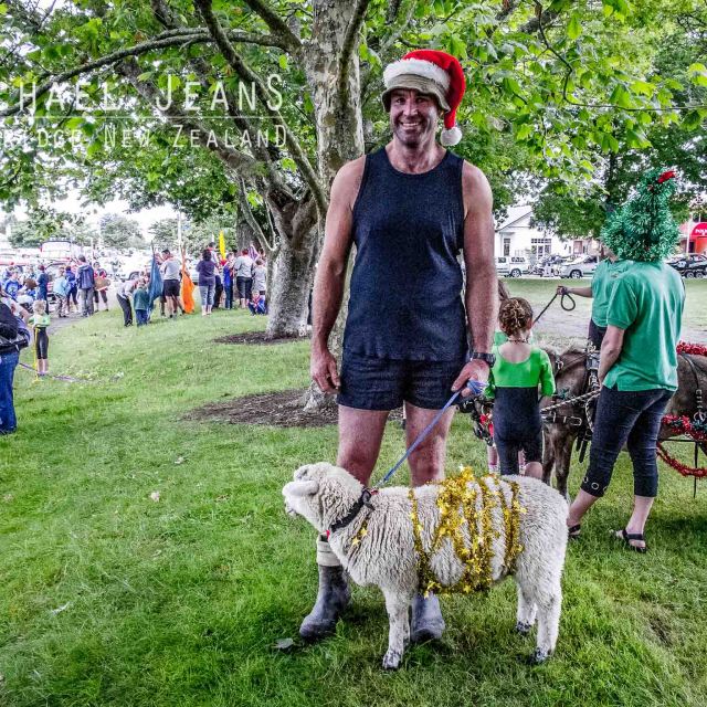 Christmas Parade 2013 Victoria Square Cambridge New Zealand