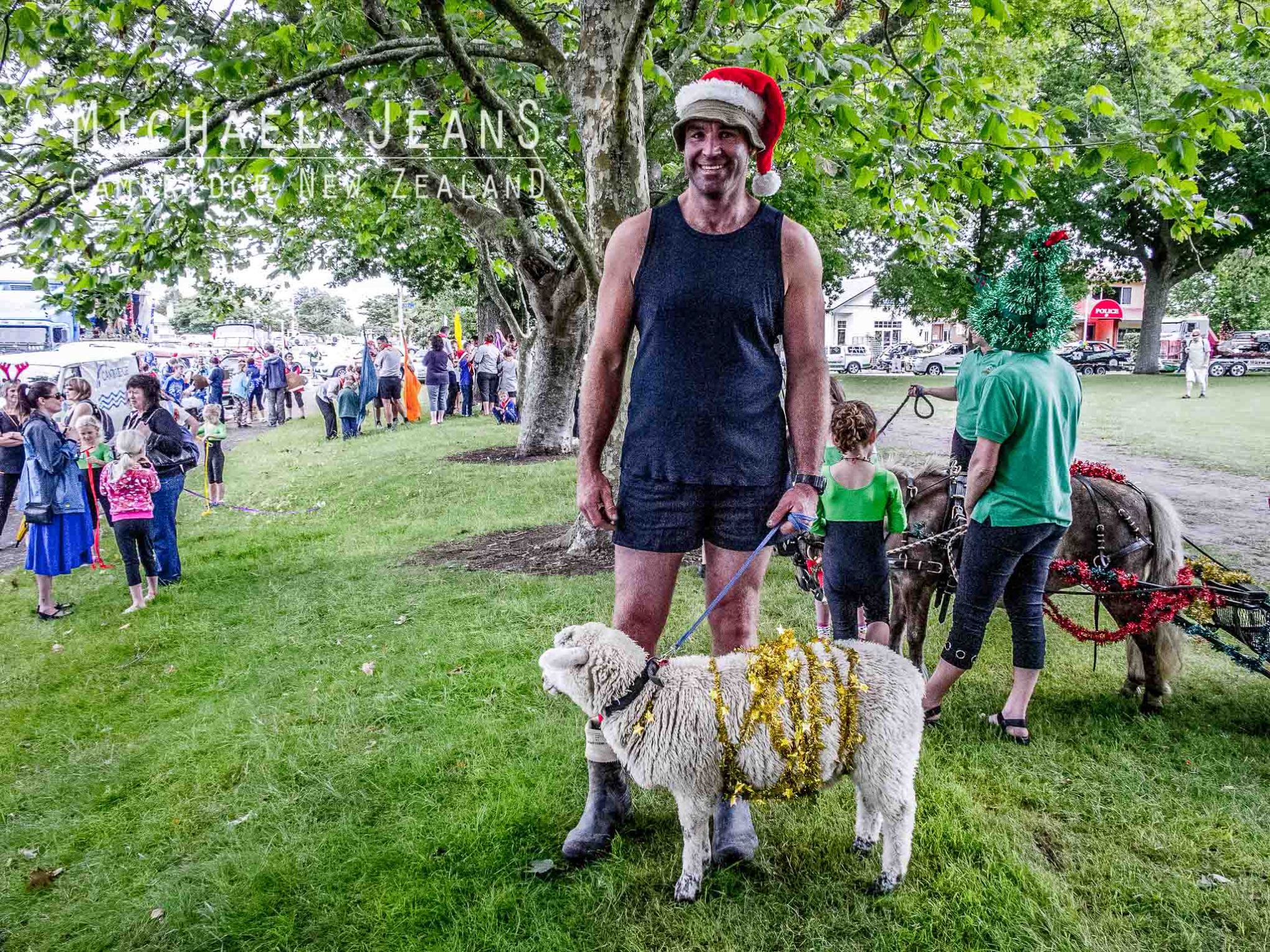 Christmas Parade 2013 Victoria Square Cambridge New Zealand
