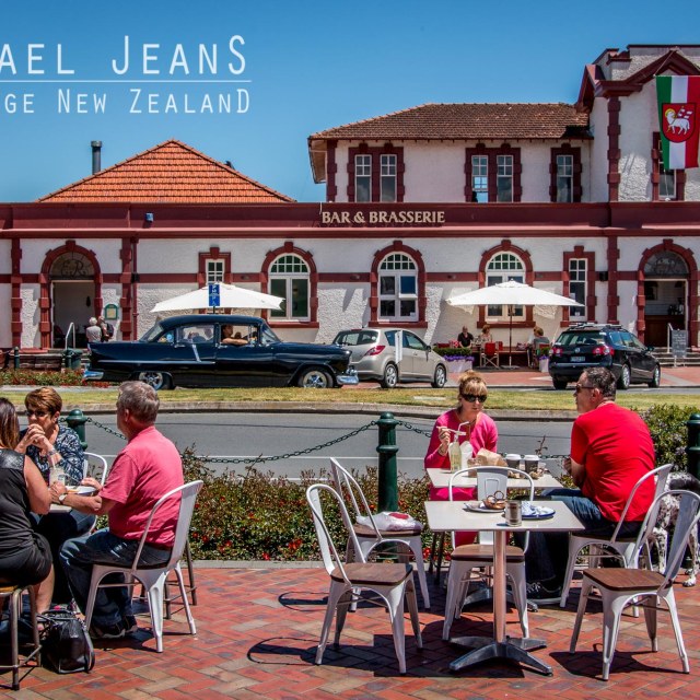 Outdoor dining Victoria Street Cambridge New Zealand